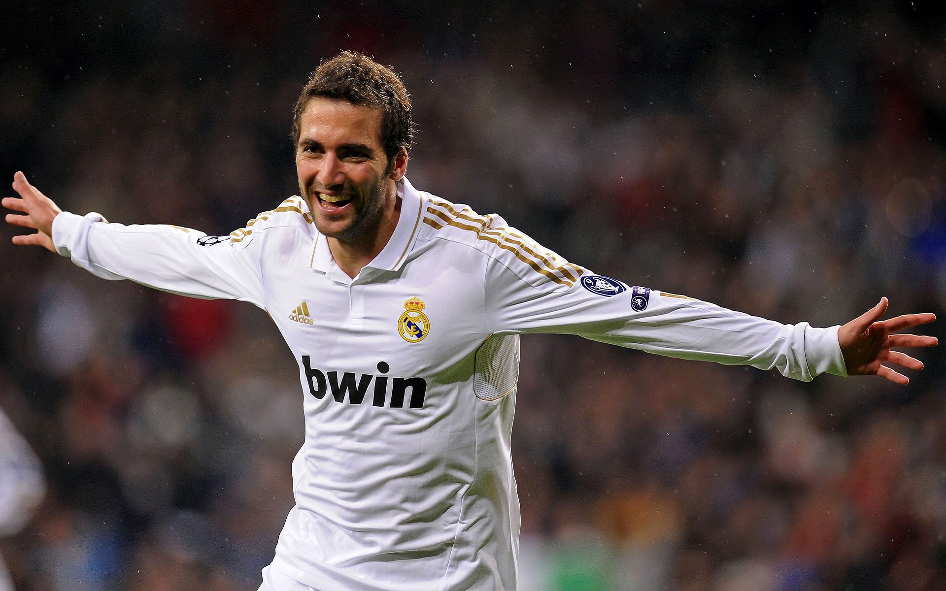 国际足球的商业发展策略在年会上被重点讨论,足球去商业化